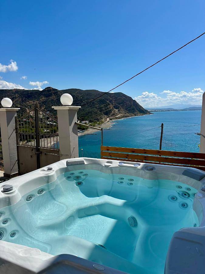 Ferienhaus für 6 Personen, mit Whirlpool und Terrasse sowie Garten und Ausblick