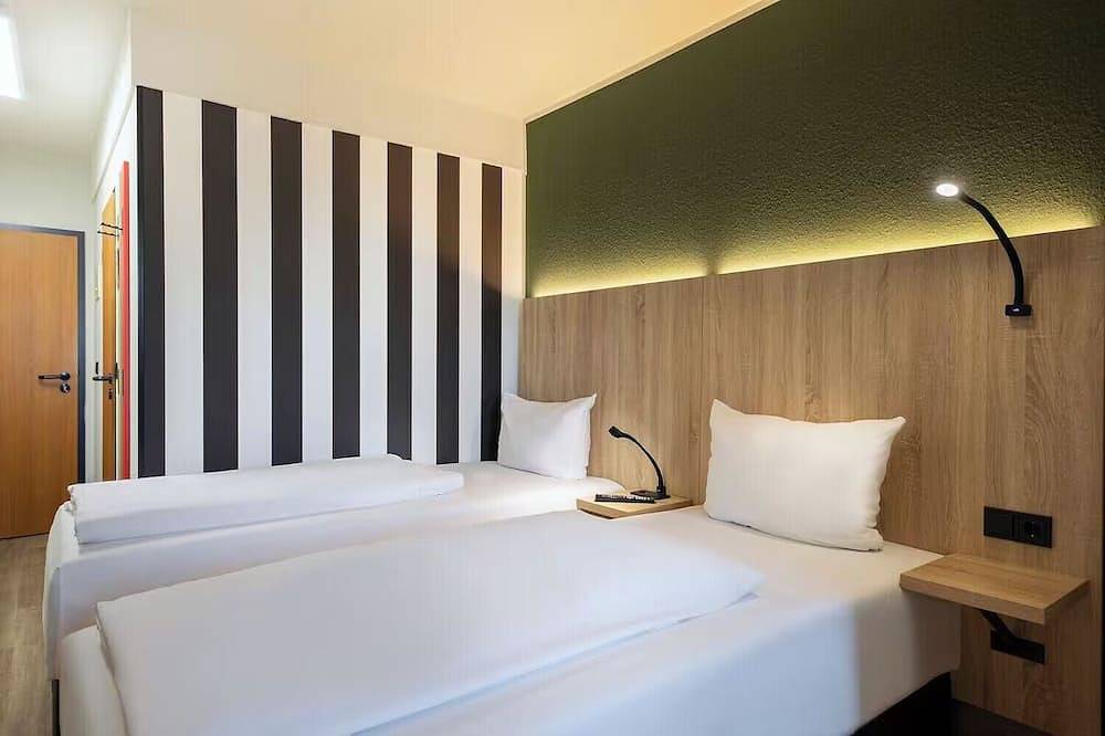 Stylish Twin Stay! Near Business District & City Attractions in Stuttgart, Stuttgart Region