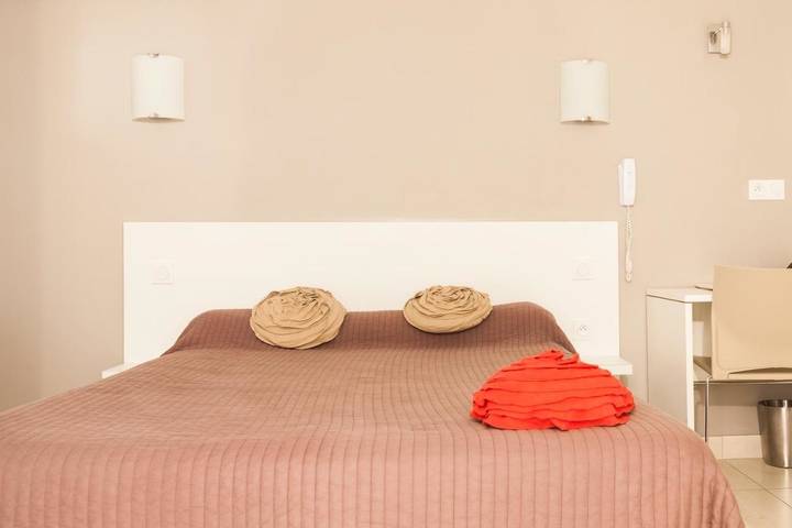 Hôtel pour 3 personnes, avec Terrasse et Jardin dans Albaron