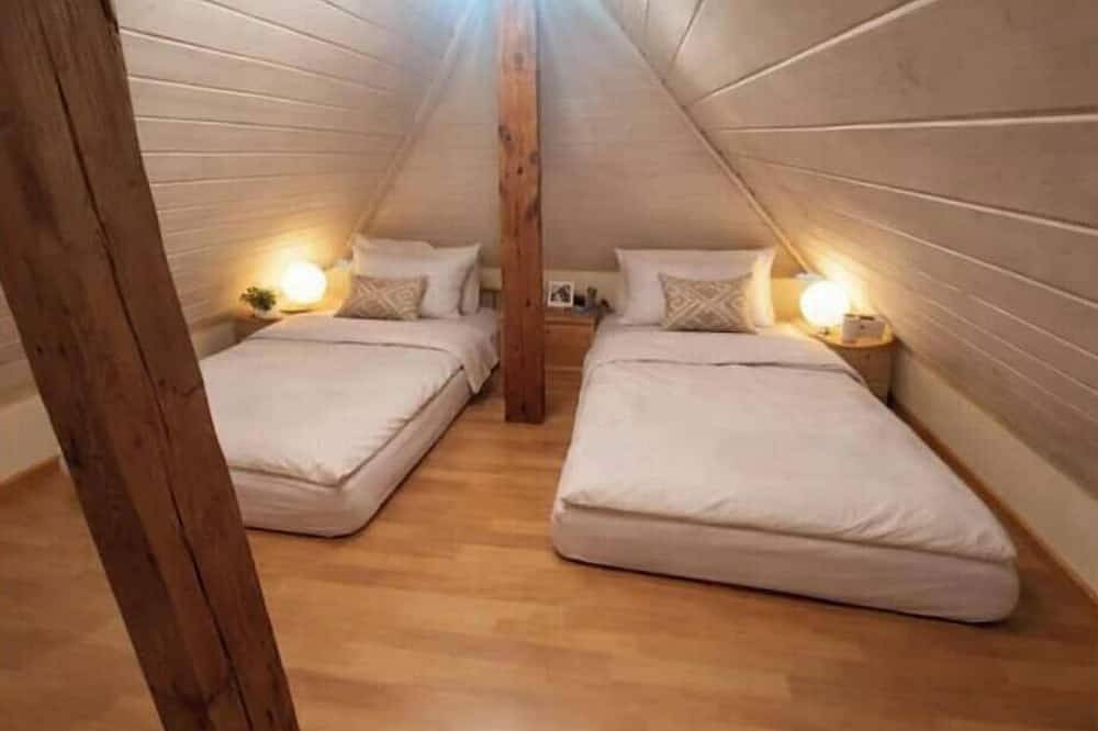 Ganze Wohnung, Charmante Dachgeschoss-Maisonette in Bern in Niederbottigen, Bern
