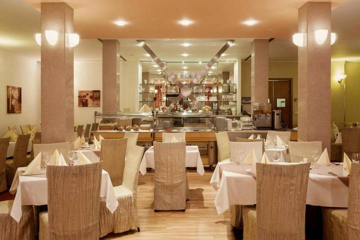 Hotel für 3 Personen, mit Terrasse und Whirlpool sowie Pool und Sauna in Karlsbad - 4