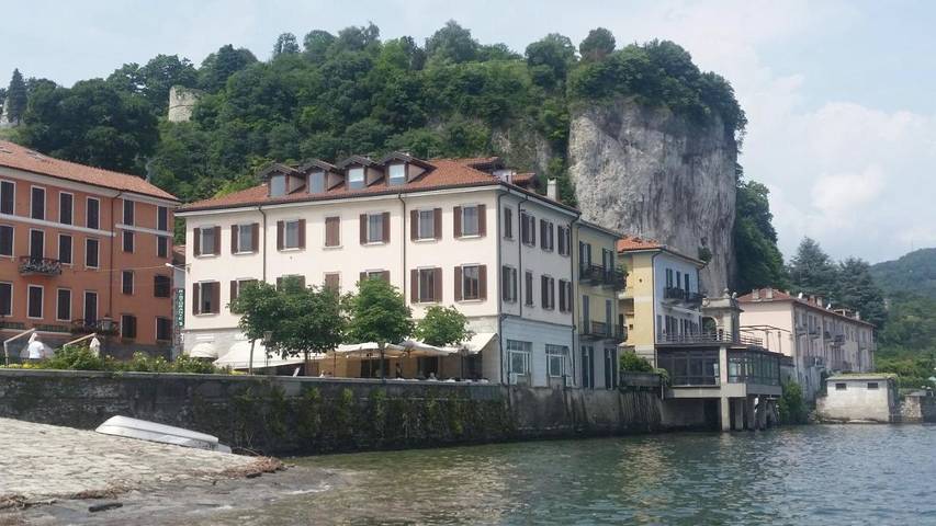 Appartamento per 5 persone, con Terrazza e Vista lago nonché Panorama a Comune di Arona