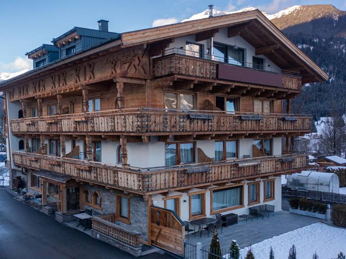 Vakantieappartement voor 6 personen, with uitzicht and terras as well as sauna in Lermoos