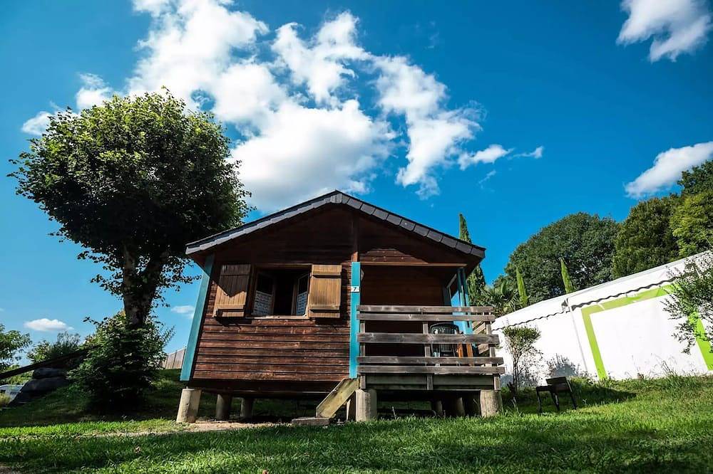 Chalet Malin 13m² - 1 chambre avec toilettes- douche aux sanitaires du camping - 4 personnes in Navarrenx, Béarn