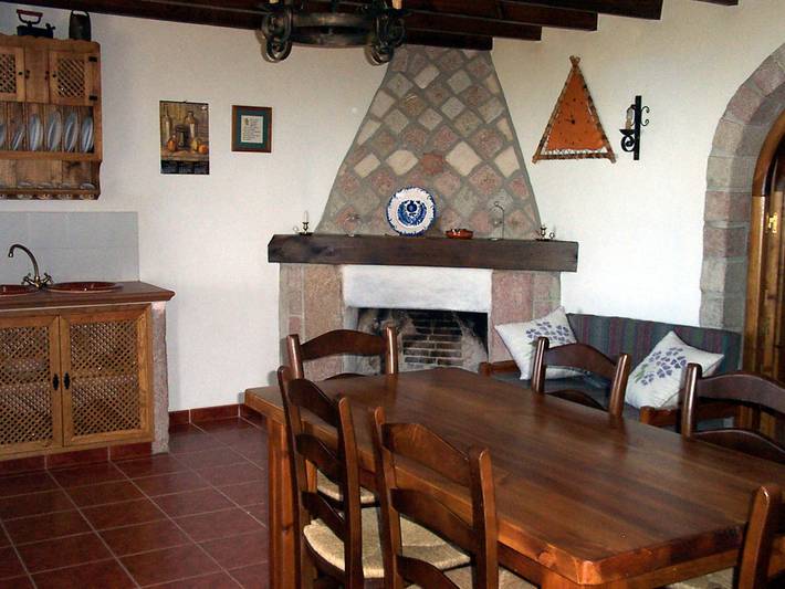 Casa rural para 6 personas, con jardín además de terraza y piscina, Se admiten mascotas en Villanueva de la Concepción - 3