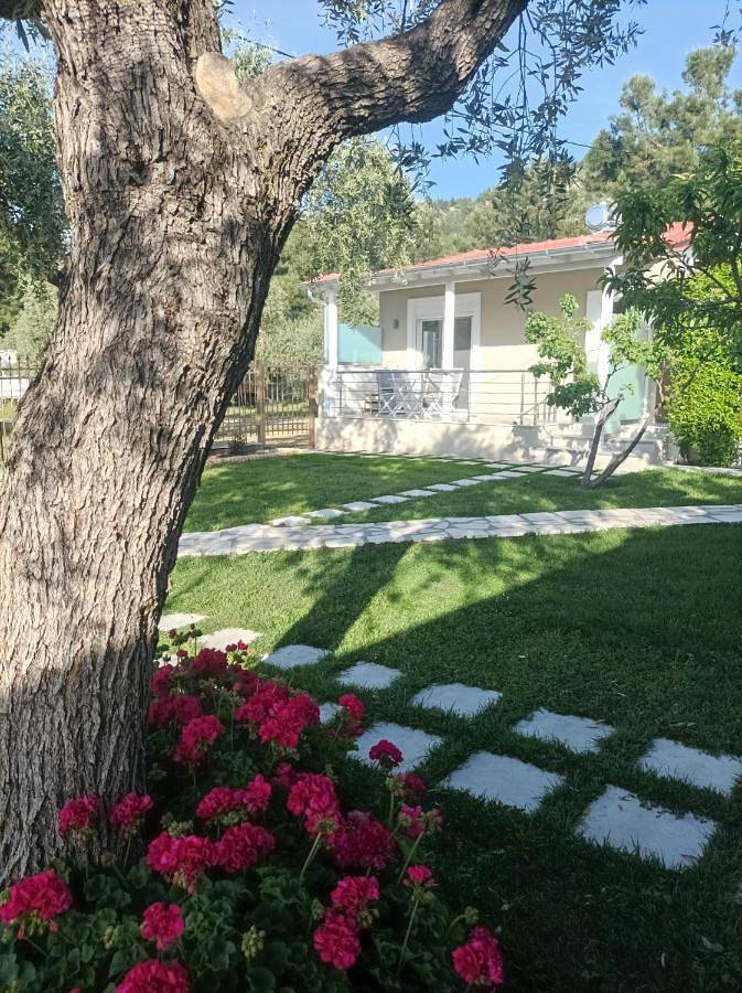 Bungalow für 4 Personen, mit Balkon und Terrasse sowie Garten und Ausblick auf Thassos