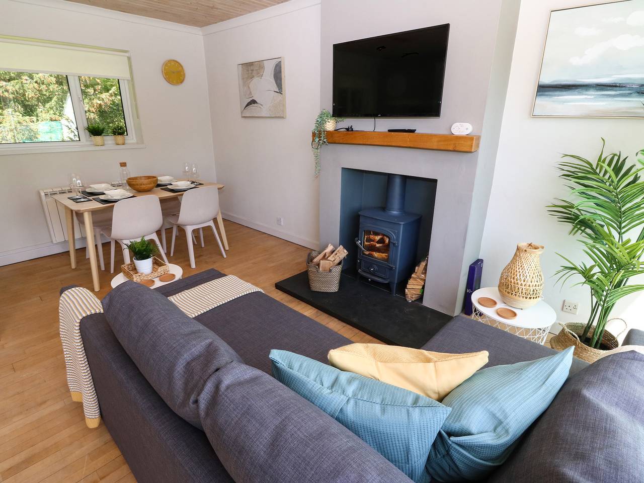 22 Glyn Y Mor in Llanbedrog, Gwynedd