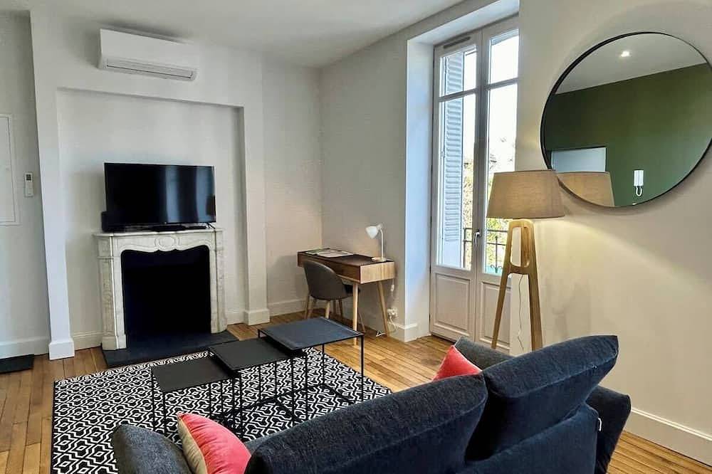 Entire apartment, Casa Clemenceau #2 - T2 très haut standing - Clim in Brive-la-Gaillarde, Brive-la-Gaillarde region