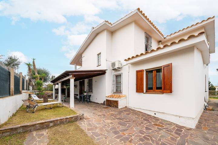 Casa vacanza per 7 persone, con Balcone e Giardino