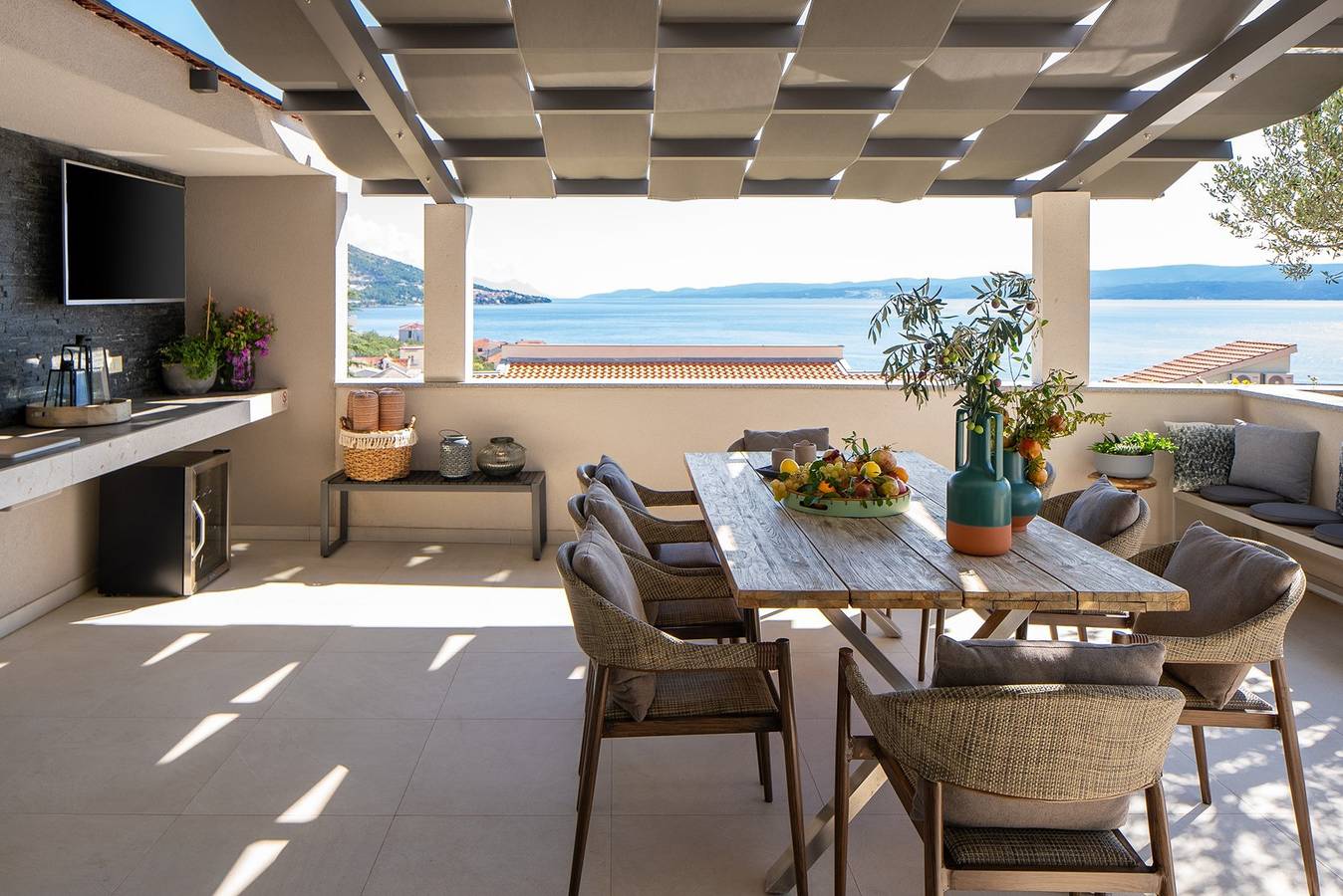 Meerblick Villa Mila mit 4 en-suite Schlafzimmern, privatem Pool, Finnischer Sauna, Laufband, Sandstrand 250m in Dugi Rat, Split-Dalmatien