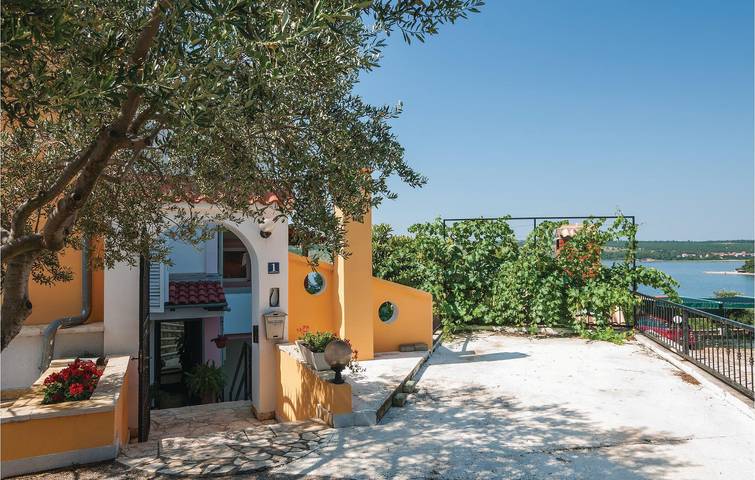 Ganze Ferienwohnung, Gemütliches Apartment mit 1 Schlafzimmer, Meerblick, WLAN und Parkplatz, 900 m vom Strand entfernt in Novigradsko More, Zadar