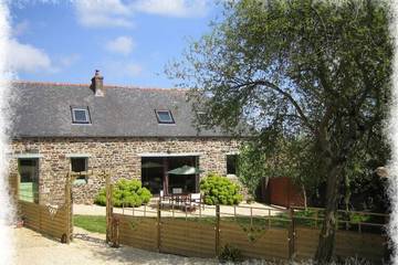Gîte pour 5 personnes, avec jardin et terrasse à Pommerit-Jaudy