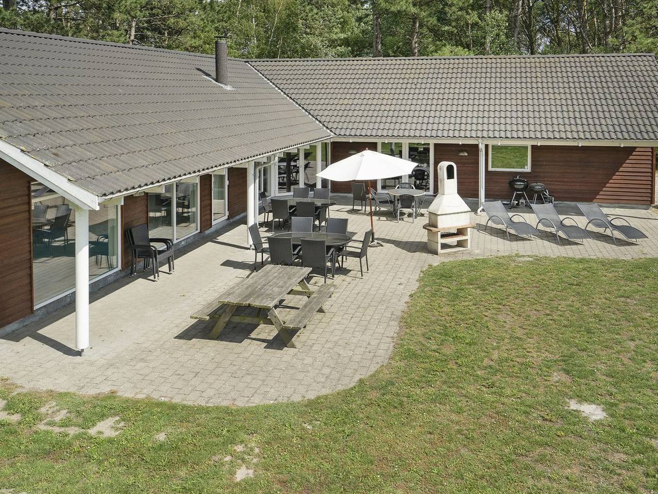 "Hughe" - 300m from the sea in Hyldtofte Østersøbad, Rødby