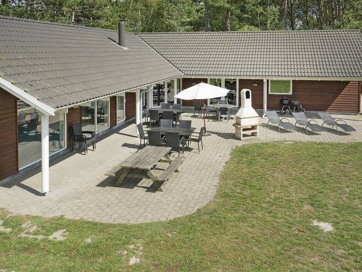 Ferienhaus für 18 Personen, mit Whirlpool und Terrasse sowie Sauna und Pool
