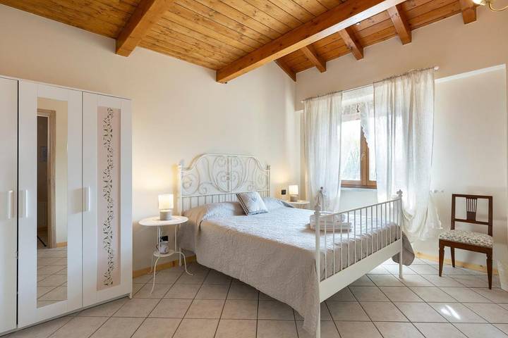 Casa vacanza per 4 persone, con Terrazza e Giardino nonché Panorama a Comune di Arona