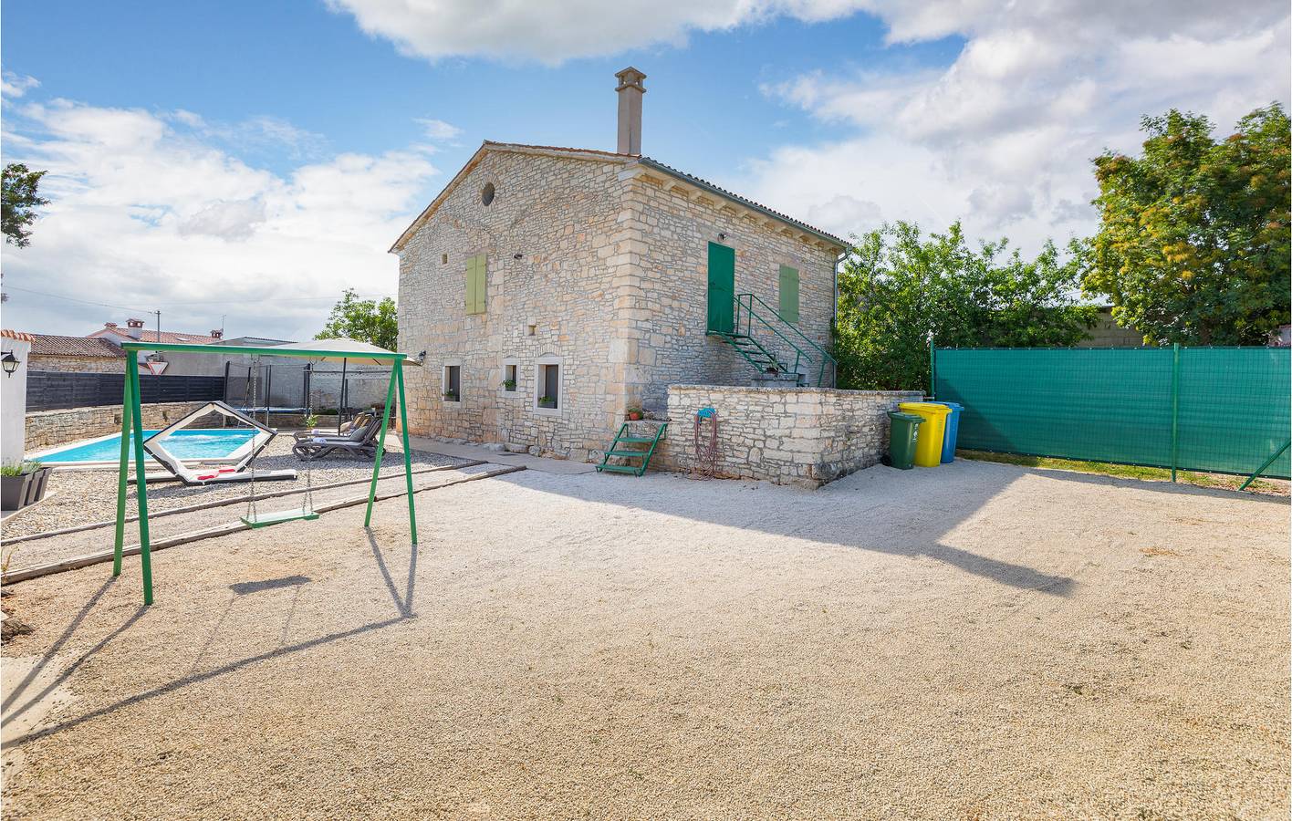 Charmante 70 m² große Wohnung mit Pool, Terrasse und WLAN in der Nähe von Sehenswürdigkeiten in Režanci, Svetvinčenat