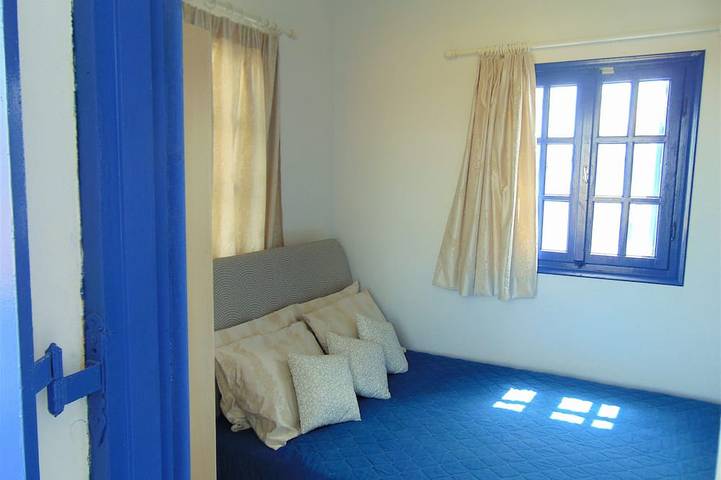 Ganze Wohnung, Sunny mit Meerblick-Apartment in Agios Georgios (Santorin), Santorin