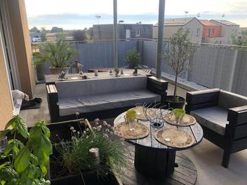 Gîte pour 6 personnes, avec terrasse à Colombelles