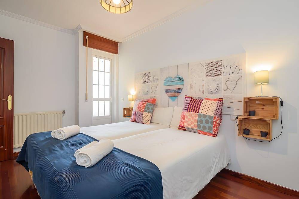 Entire apartment, Apartment 'O Faro Apartamentos' with Sea View, Balcony and Air Conditioning in Ribadeo, Rías Altas