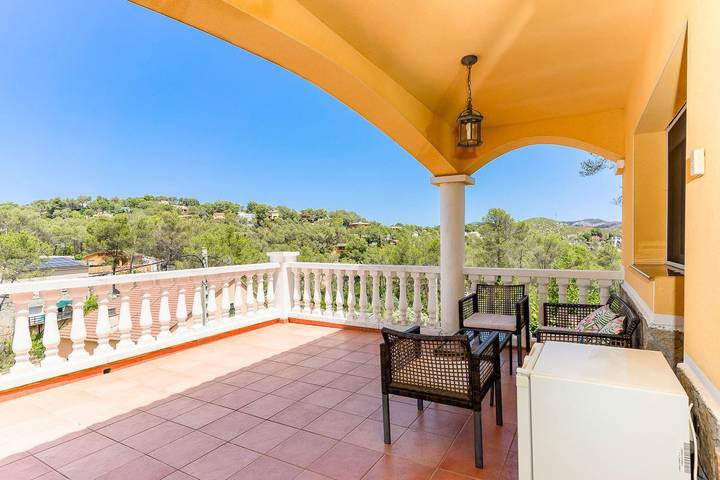 Chalet para 10 personas, con jardín y terraza además de jacuzzi y piscina, Se admiten mascotas en Provincia de Barcelona - 4