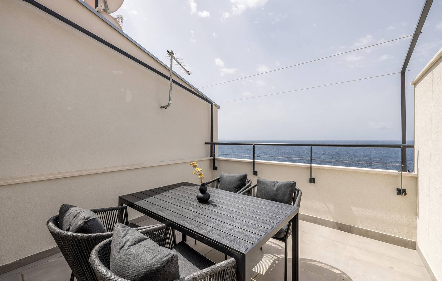 Ganze Ferienwohnung, Apartment mit Meerblick, Parkplatz, Terrasse und WiFi in Potomje, Dubrovnik-Neretva