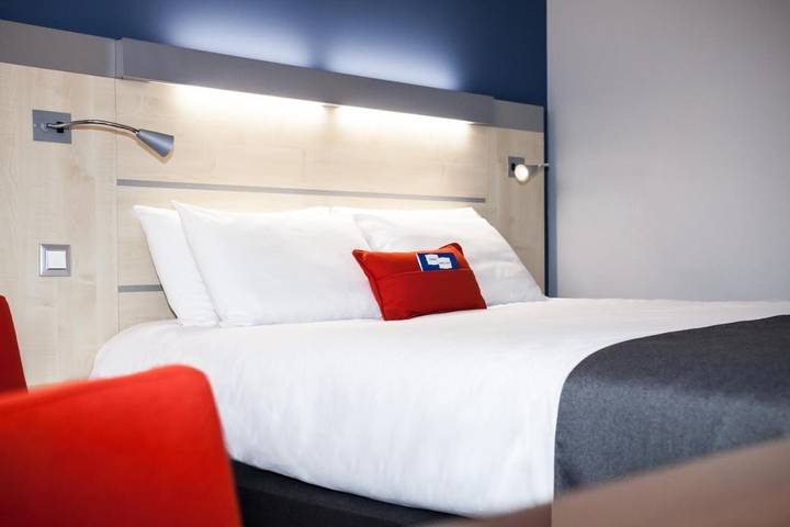 Hôtel pour 2 personnes, avec Terrasse ainsi que Jardin et Piscine dans Aeroport Toulouse - Blagnac - 4