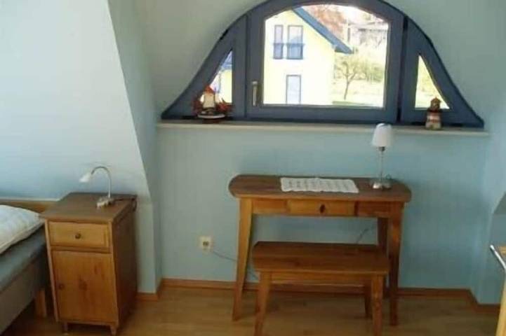 Schönes Reetdachhaus mit Südterrasse, 2 Duschbäder und 2 Pkw-Stellplätze in Prerow, Fischland - Darß - Zingst