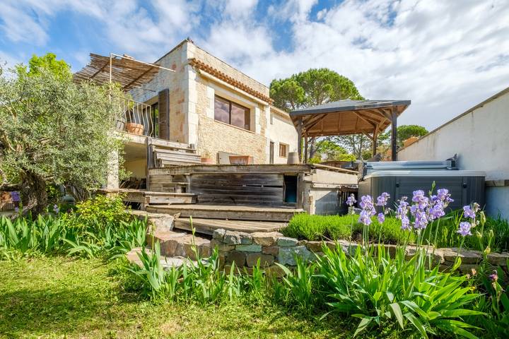 Ferienwohnung für 2 Personen, mit Whirlpool und Garten in Südfrankreich