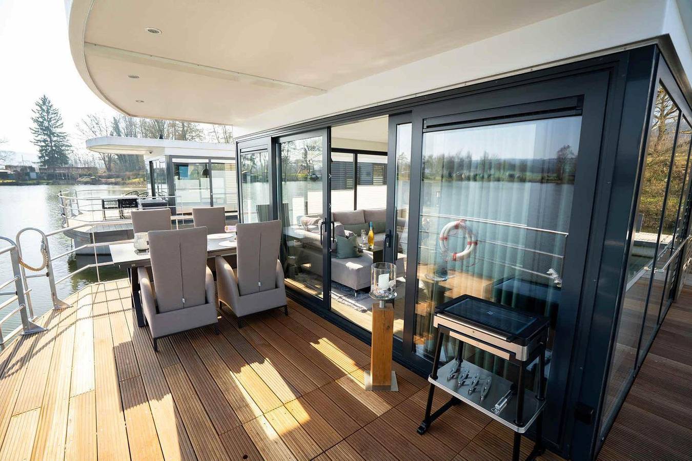 Floatinghouse Auszeit: Am See mit Terrasse, Seeblick & Wlan in Höxter, Kreis Höxter