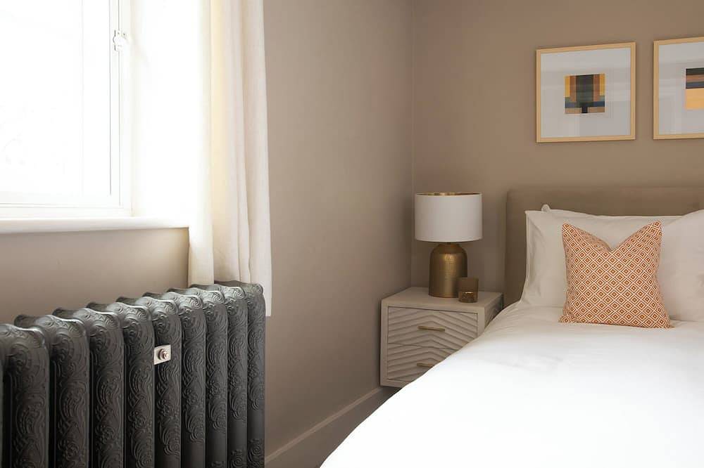 Stunning 2 Bedroom Detached Home in Arundel with Private Courtyard in Arundel, South Downs