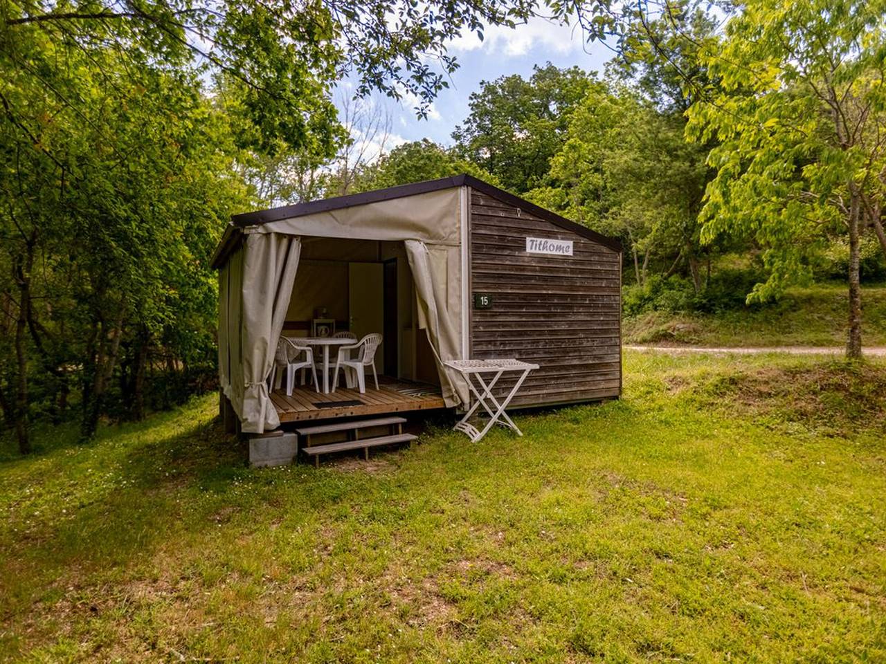 Zelt aus Stoff & Holz - 2 Schlafzimmer, Terrasse in Fenouillet, Regionaler Naturpark Corbières-Fenouillèdes