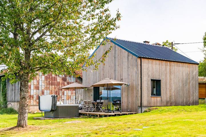 Chalet pour 6 personnes, avec jacuzzi ainsi que terrasse et jardin