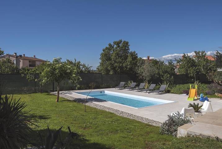 Ferienwohnung für 6 Personen, mit Garten und Terrasse sowie Pool, kinderfreundlich in Pula - 2