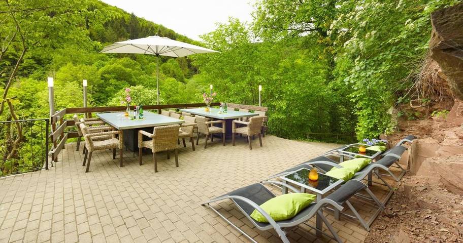 Ferienhaus für 20 Personen, mit Terrasse und Ausblick in Bad Bertrich - 2