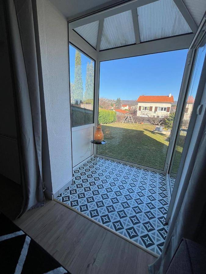 Appartement entier, Appartement tout confort dans villa avec piscine in Cébazat, Parc naturel régional des Volcans d'Auvergne