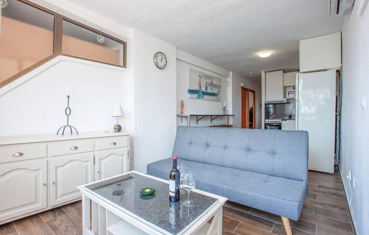 Apartamento vacacional entero, Acogedor apartamento en la playa con aire acondicionado, TV, WiFi y aparcamiento in Las Calas, Torrevieja