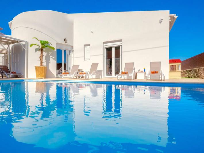Ferienhaus für 14 Personen, mit Terrasse in Skaleta