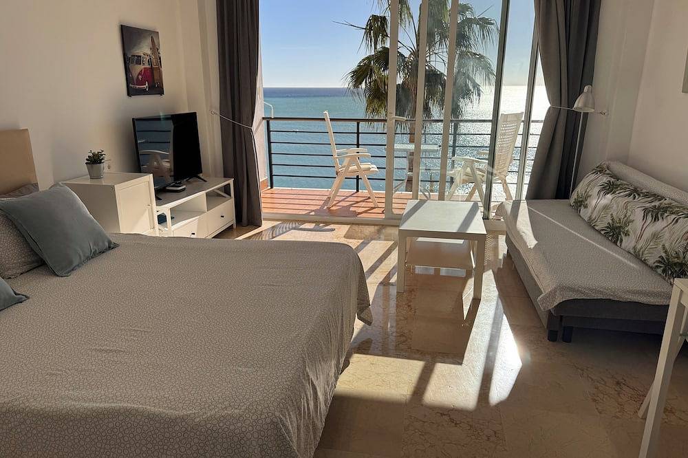 Cały apartament, Studio plażowe pierwszej linii La Carihuela. in Playa El Bajondillo, Torremolinos