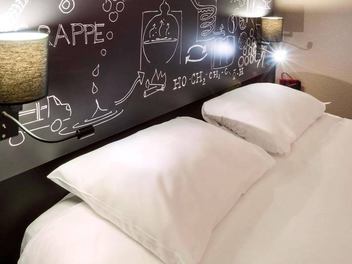 Hôtel pour 4 personnes, avec piscine ainsi que bassin pour enfant et jardin à Châteaubernard