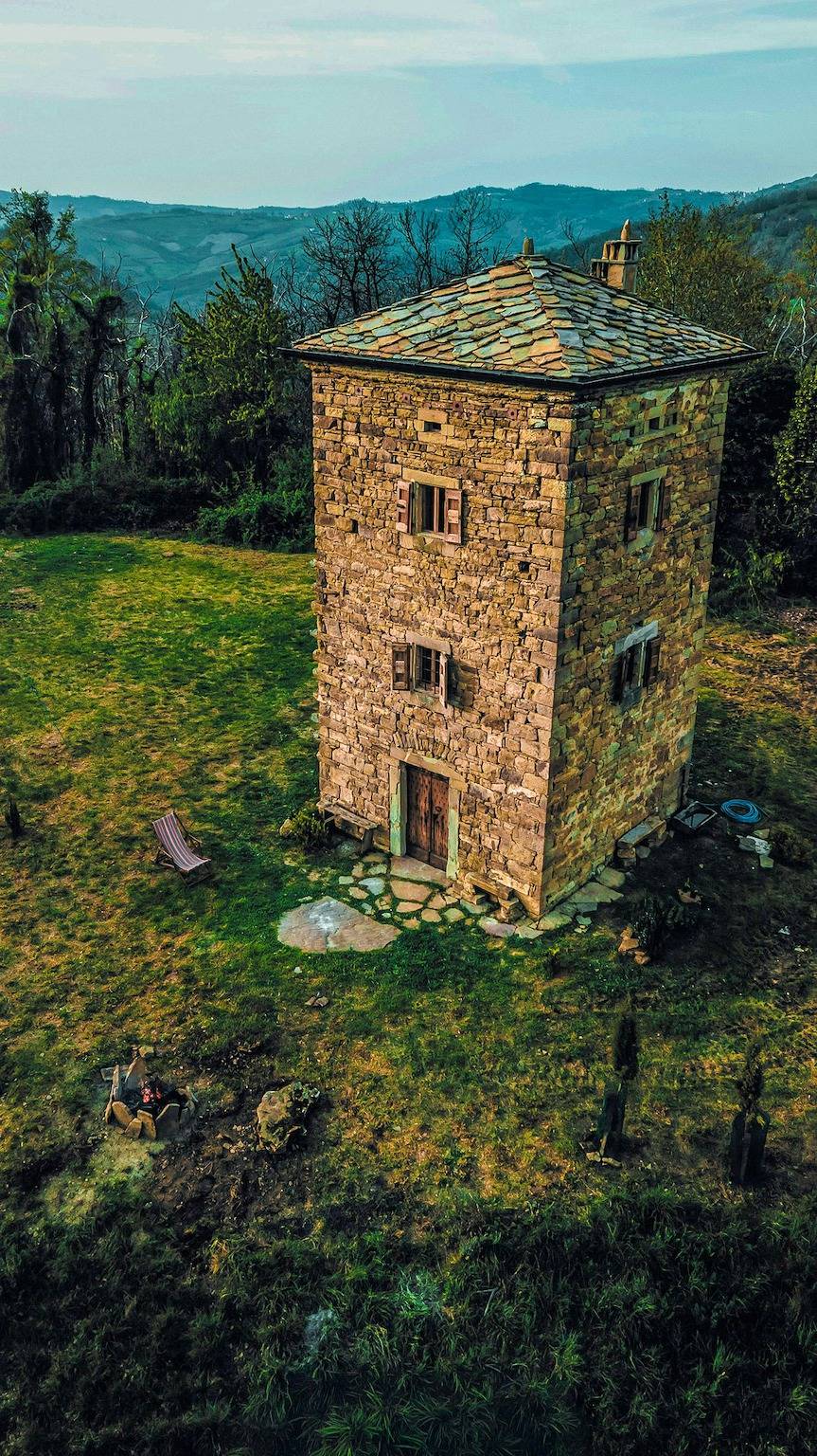 Turm aus dem 15. Jahrhundert mit Sauna im Apennin in Polinago, Modena Provinz