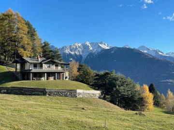 Gîte pour 8 personnes, avec jardin et vue, animaux acceptés à Mello