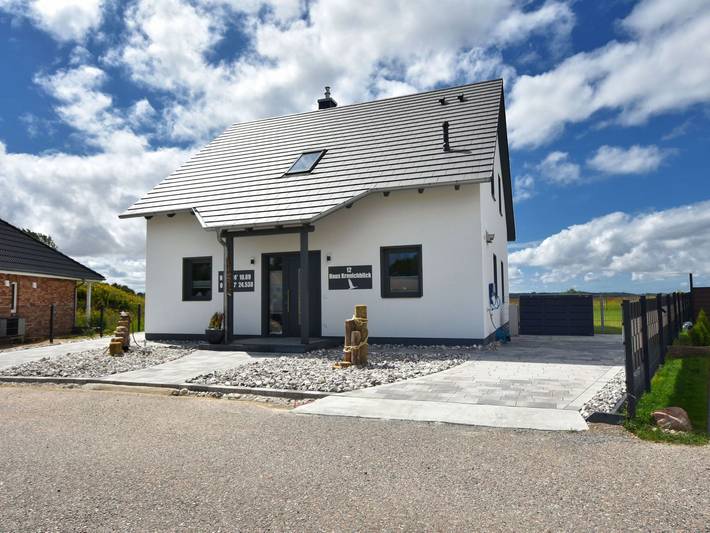 Ferienhaus für 8 Personen, mit Balkon und Terrasse sowie Garten und Sauna in Dreschvitz