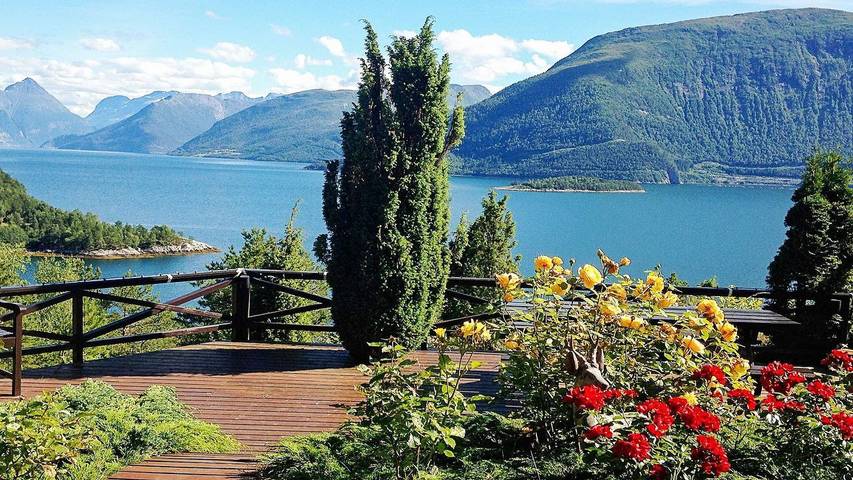 Ferienhaus für 13 Personen, mit Whirlpool und Sauna sowie Garten in Tingvoll