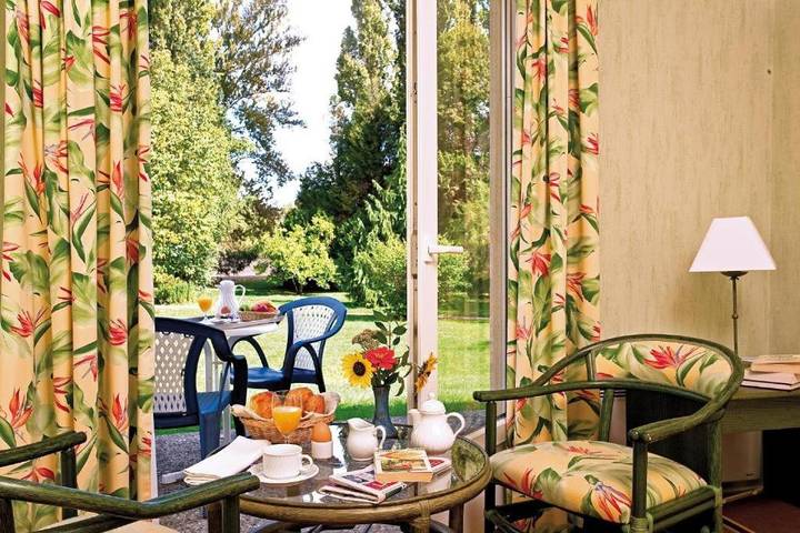 Hôtel pour 2 personnes, avec piscine et jardin ainsi que sauna et terrasse, animaux acceptés à Le Veurdre - 3