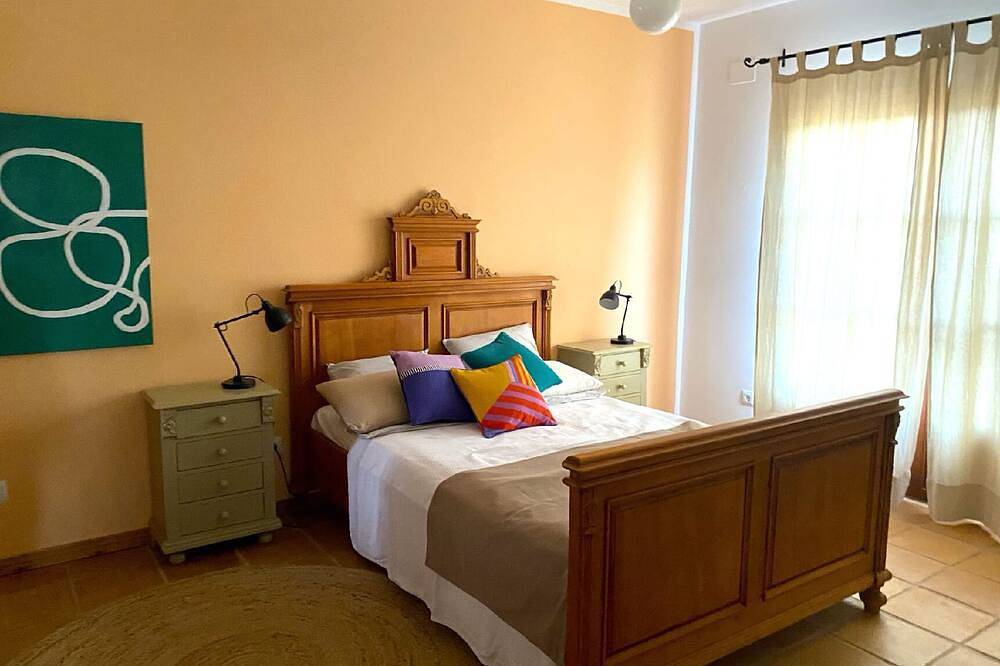 Beautiful spacious Countryhouse up to 14 Guests, 7 bedrooms, private pool in Cervera del Maestre, Costa del Azahar