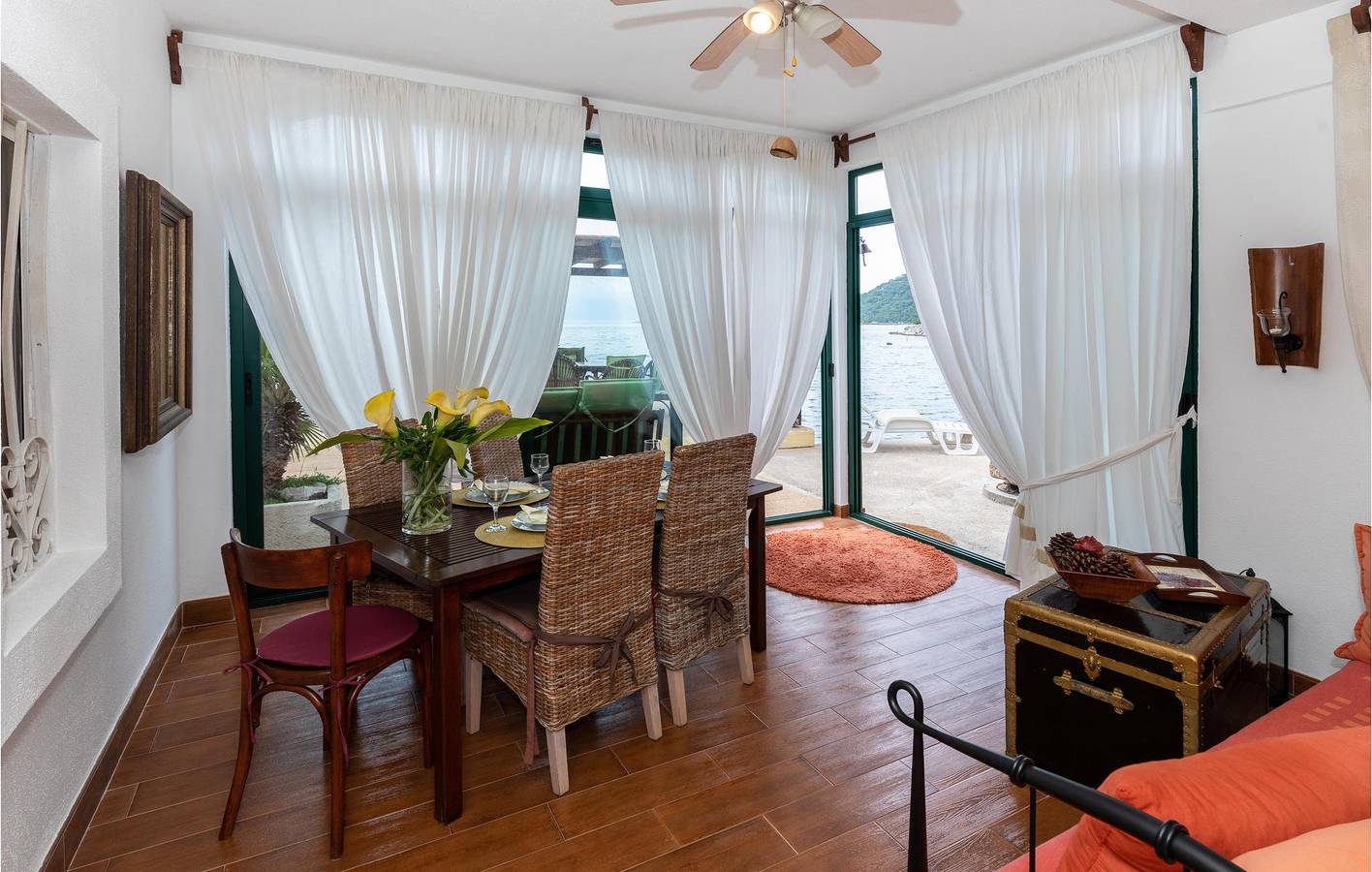 Ganze Ferienwohnung, Charmantes 1-Zimmer-Apartment mit Terrasse, WLAN, 100 m vom Strand entfernt in Blace, Dubrovnik-Neretva