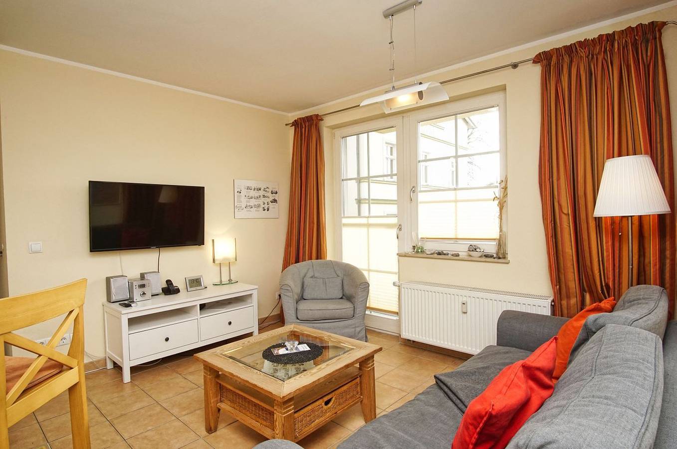 Apartamento entero, Direkt hinter der Düne, mit Balkon und Meerblick - Strandvilla Böck Fewo 10 in Ostseebad Glowe, Glowe