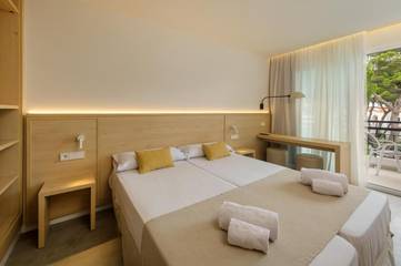 Hôtel pour 2 personnes, avec piscine et jardin à Cala Ferrera