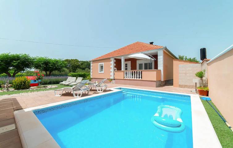 Ferienhaus für 7 Personen, mit Garten und Terrasse sowie Pool, mit Haustier - 1