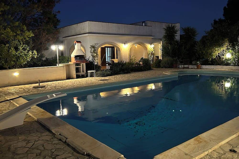 Bonito chalet con piscina privada en zona residencial aislada - coche indispensable in Carovigno, Salento